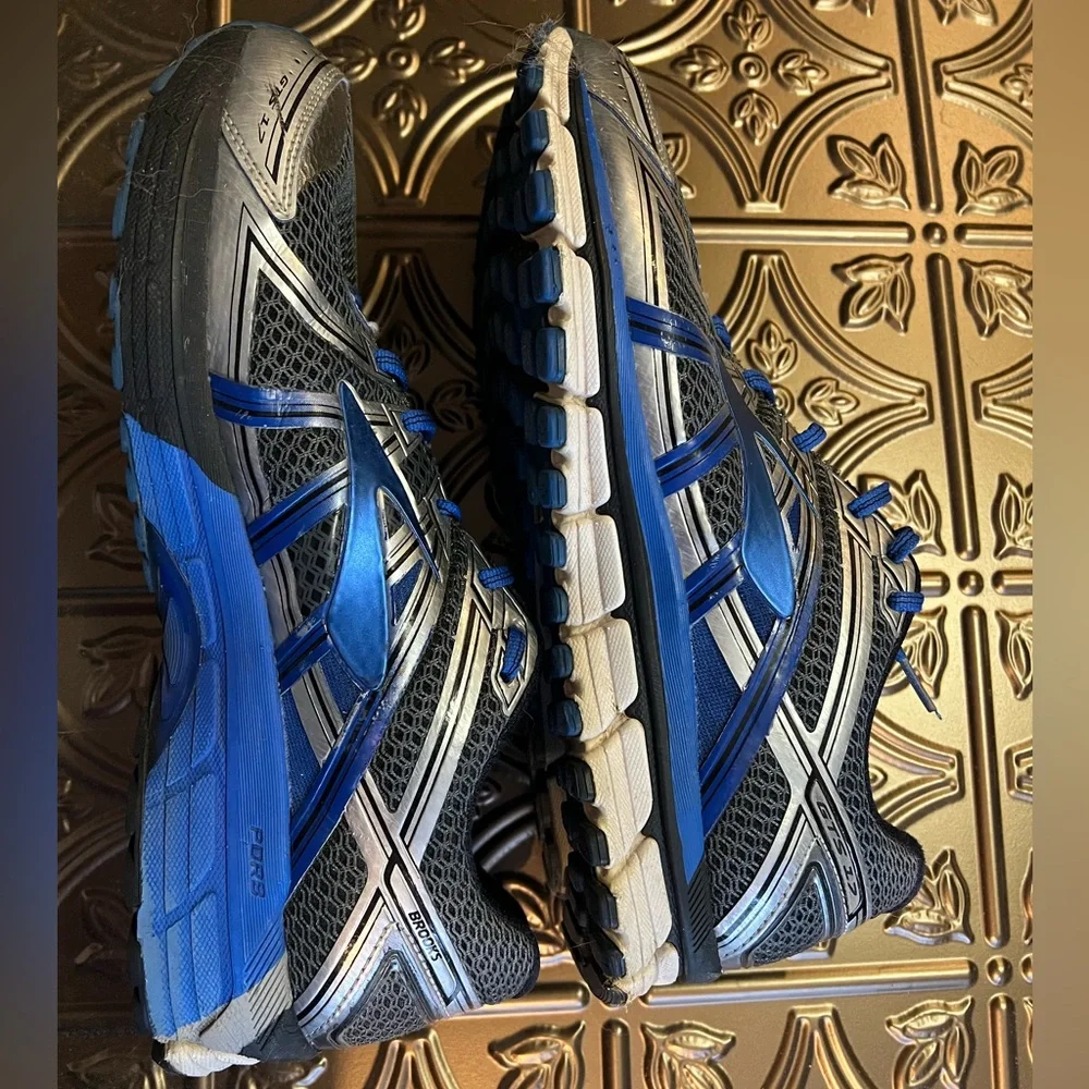 Brooks GTS Adrenaline 17. Running Shoes in Black and Blue size 14 wide. Men’s - Picture 4 of 10